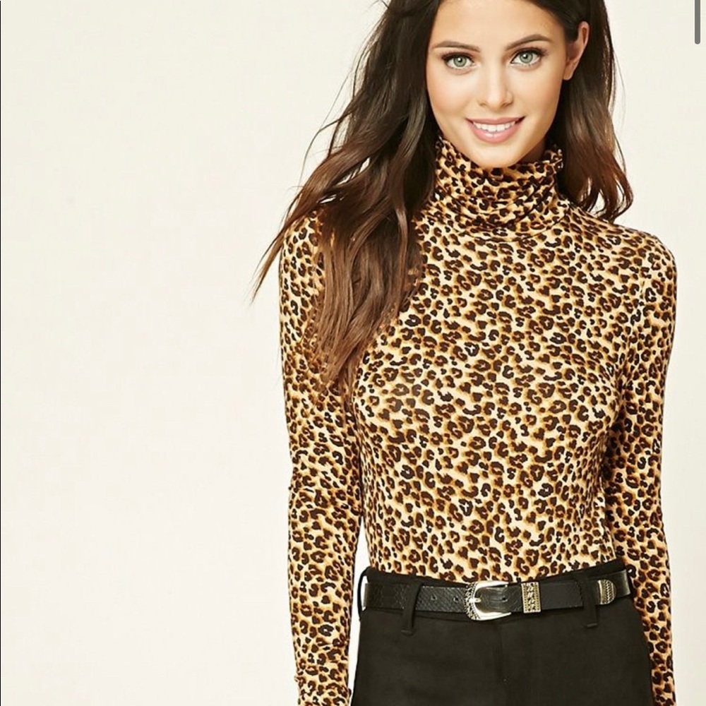 Leopard print turtleneck